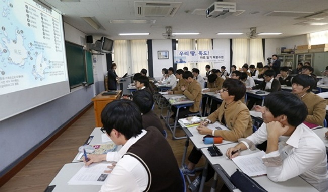 The shocking findings from a survey conducted by adolescent rights group ASUNARO on a sample of 1,042 students were revealed on Sunday, showing 938 of those surveyed had had items taken against their will as a form of punishment by their superiors at school. (Image: Yonhap)