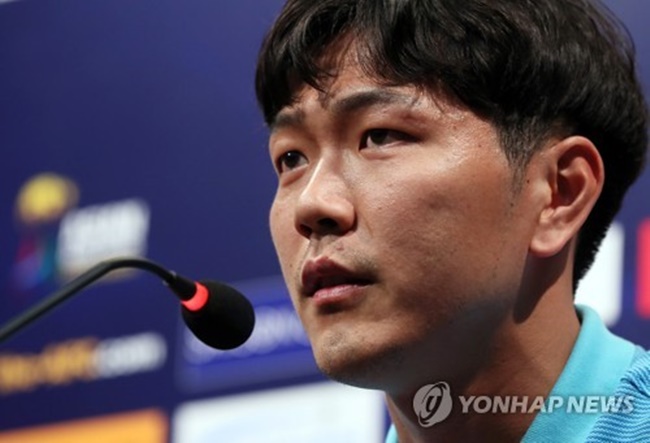 South Korean men's football captain Kim Young-gwon speaks at a press conference at the National Football Center in Paju, Gyeonggi Province, on Aug. 30, 2017. (Image: Yonhap)