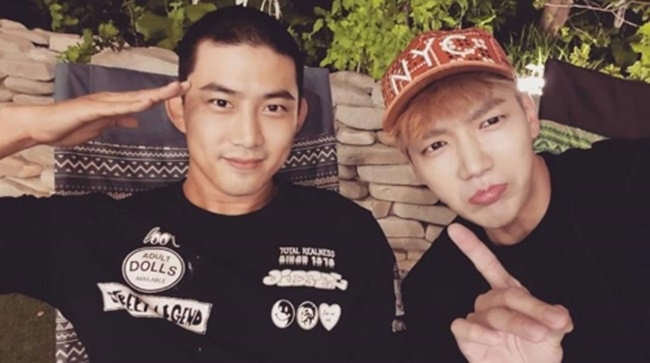 This screenshot from the Instagram account of 2PM member Jun. K (R) shows band mate Ok Taecyeon (L) rocking a military-style hair cut before entering the Army on Sept. 4, 2017. (Image: Yonhap)