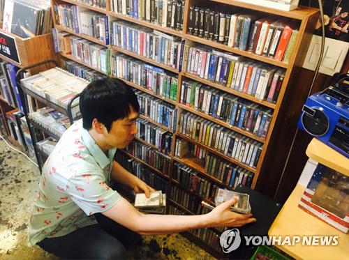 Kim Yun-jung, owner of the independent music store Dope Records in western Seoul, checks the inventory of new cassette tapes on Sept. 25, 2017. (image: Yonhap)