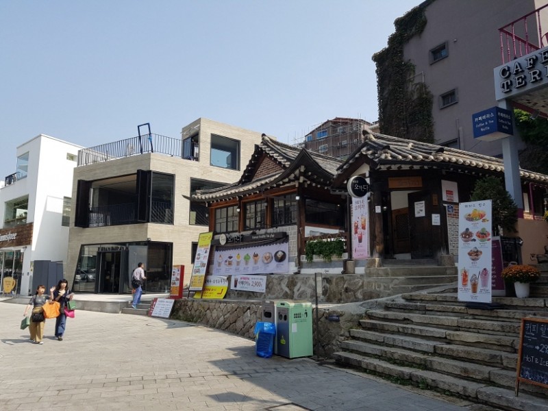 Samcheong-dong, the Trendiest Spot with Oldest Tradition