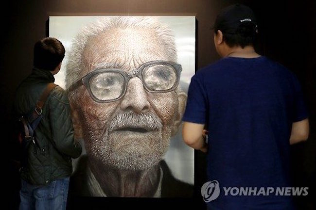 Korea's biggest art fair reported record sales this year, attesting to an expanding domestic market and a growing interest among collectors in Korean artists, the organizer said Monday. (Image: Yonhap)