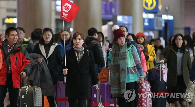 With the number of female tourists visiting South Korea surpassing that of men, tourism authorities are ramping up their efforts to attract women through tour packages and other marketing strategies that are geared towards women. (Image: Yonhap)