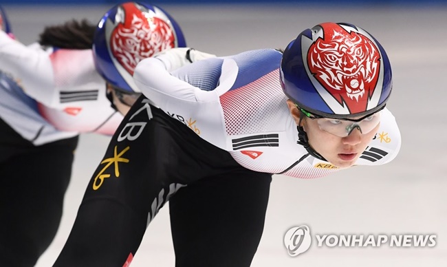 Despite controversy and lawsuits between sportswear companies over the supply of national team uniforms, Hunter, the Dutch sportswear brand that developed the new uniform, was selected based on tests with skaters organized by the Korea Skating Union. (Image: Yonhap)