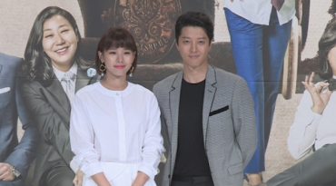 Former Co-Stars Lee Dong Gun, Jo Yoon Hee Hold Private Wedding Ceremony