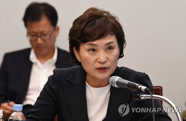   "I will accelerate efforts to lower regulations on smart city technology, self-driving cars and drones to help these next growth drivers." (Image: Yonhap)