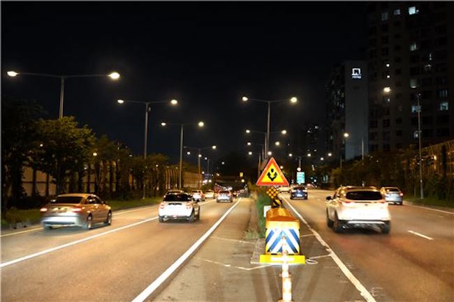 Since 1981, the Seoul Metropolitan Government has decreed that the 270,000 street lamps within its boundaries be lit from 15 minutes after sunset until 15 minutes before sunrise. (Image: Seoul Metropolitan Government)