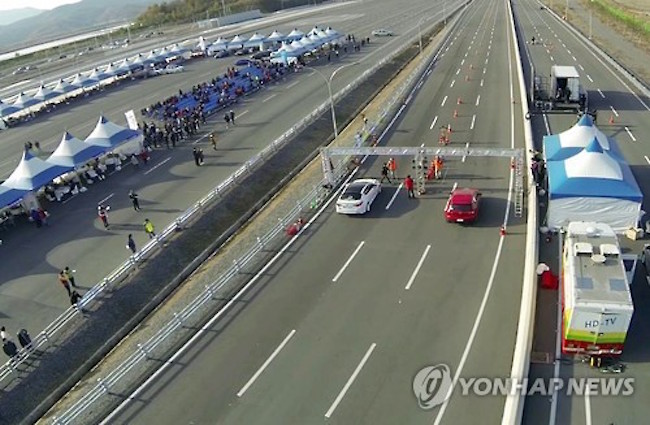 The first iteration of the drag racing competition was held in 2014 in the hopes that the increased profile of motor sports would lead to increased consumer interest in car tuning (i.e. “hot rodding”). (Image: Yonhap)