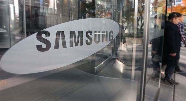 The government's intention to reduce the maximum limit of weekly working hours from 68 to 52 has caused Samsung Electronics' senior management to try a 52-hour work week test run. (Image: Yonhap)