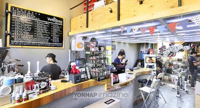  Opening a coffee shop is one of the most popular businesses being pursued by young South Koreans in recent years, data showed Wednesday, in a sign of growing coffee consumption in the Northeast Asian country. (Image: Yonhap)