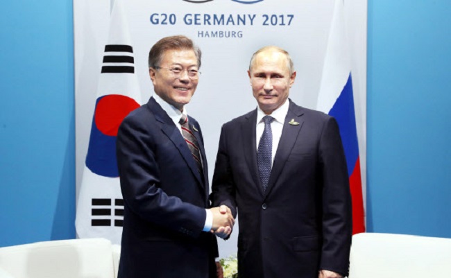 The president will depart Wednesday for Vladivostok, where he will attend the Eastern Economic Forum, according to Cheong Wa Dae spokesman Park Soo-hyun. (Image: Yonhap)