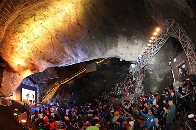 According officials from the province and the city of Pocheon on October 20, deserted facilities that were revamped into cultural spaces include abandoned coal mines turned into a Cave Theme Park and Art Valley, an old U.S. military base-turned DMZ Experience Center, an old purification plant-turned Aqua Studio and others. (Image: Yonhap)