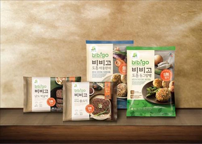“Previously, home meal replacements amounted to little more than cup noodles, but presently the variety of options have vastly increased, with different products that can be prepared with minimal effort being released into the market,” CCTV reported. (Image: Yonhap)