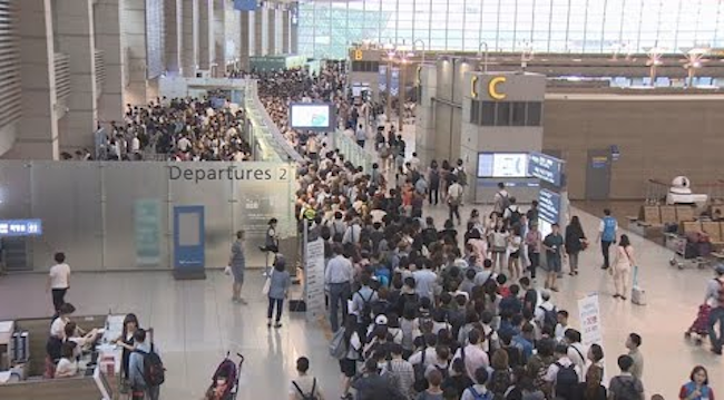 When asked to comment, a Korean Airlines spokesperson said, “Earlier today, the TSA issued [Korean Airlines] an official document postponing our passengers from having to undergo security interviews and other enhanced security measures until February 20.” (Image: Yonhap)