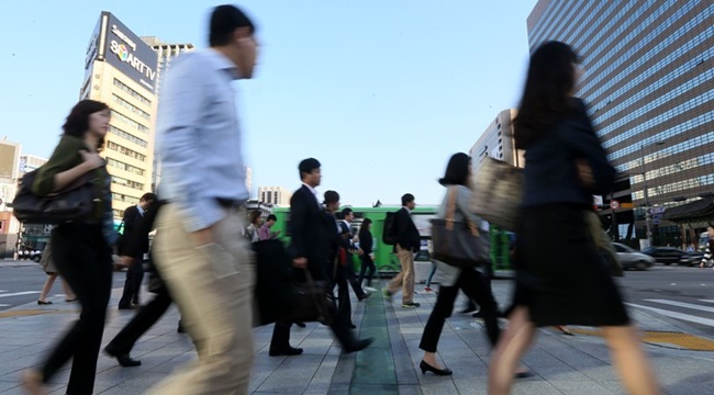 A new report by a government-backed policy institute has claimed that the introduction of the 40-hour work week has led to a 1.5 percent rise in productivity. (Image: Yonhap)