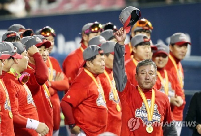 The Korea Baseball Organization (KBO) club said Kim has agreed to a new three-year deal worth 2 billion won (US$1.8 million), including a signing bonus of 500 million won. (Image: Yonhap)