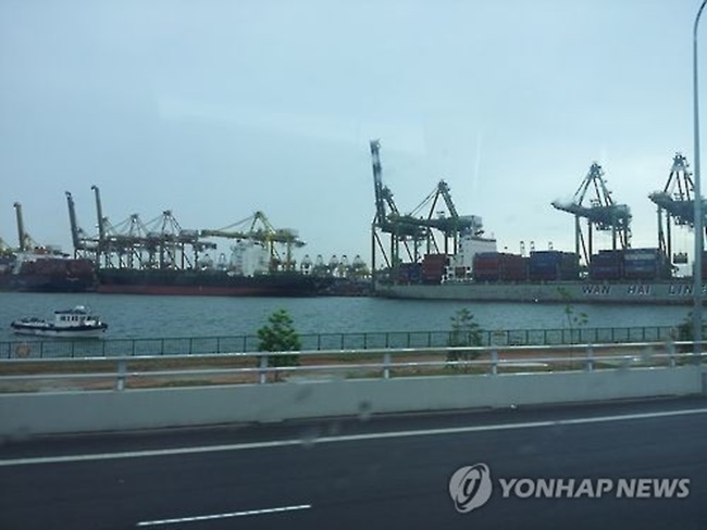 In its Nov. 7 Circular sent to traders, Singapore Customs announced a prohibition of all commercially traded goods that are imported from or exported to the North through Singapore. (Image: Yonhap)