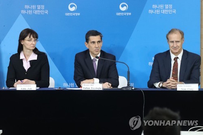 A team of the International Monetary Fund (IMF) said Tuesday that it has revised up its growth outlook for South Korea's economy this year to 3.2 percent on a strong expansion in investment and improving export. (Image: Yonhap)