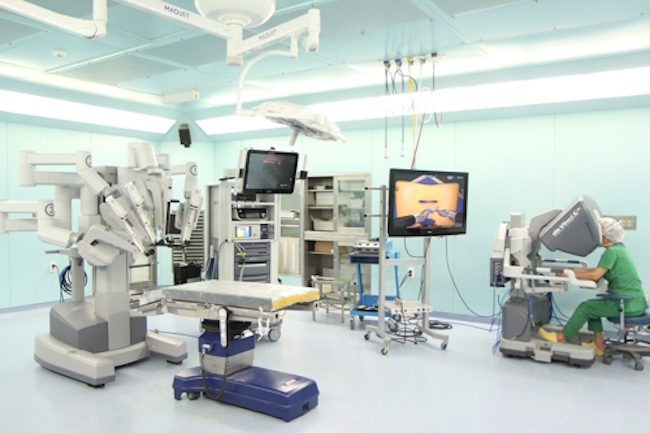 Robot-Assisted Kidney Surgery Results Similar to Those of Traditional Methods
