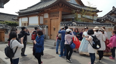 S. Korea’s Tourism Deficit Swells on China Setback