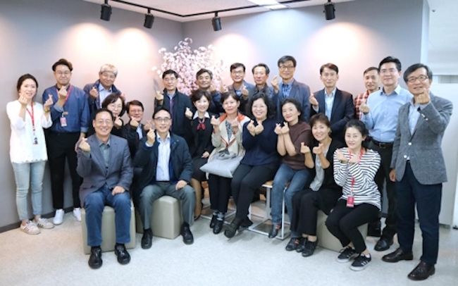 On an average day at Wemakeprice's Seoul office, the older employees will report to work at 8 in the morning and put in a four-hour shift until noon. (Image: Wemakeprice)