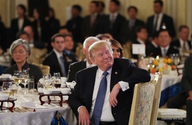 When it was reported that ballad singer Park Hyo-shin, a member of the revered class of performers South Koreans call “National Singers”, was chosen to perform at the state dinner attended by Trump, reactions were mixed; a not insignificant amount of disdain was poured out online, embodied by statements like “Was choosing that song really the best you could do?” (Image: Blue House Official Facebook)
