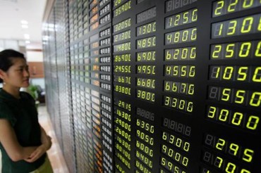 S. Korean Shares Inch Down Despite Outside Buying Spree