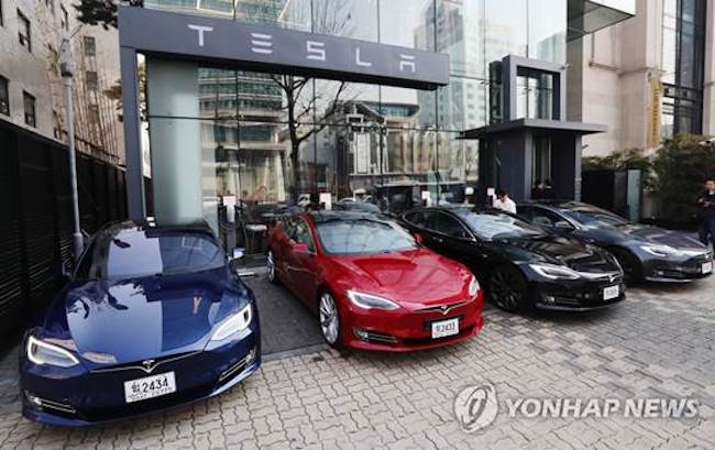 According to Forbes, those on the bottom of the waiting list to test drive a Tesla may have to wait as long as six months. (Image: Yonhap)