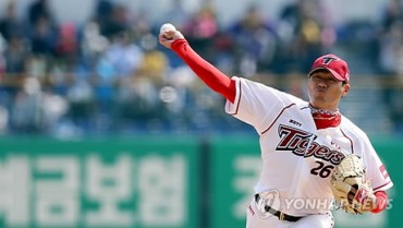 Ex-MLB Pitcher Rejoins Former S. Korean Club as Coach
