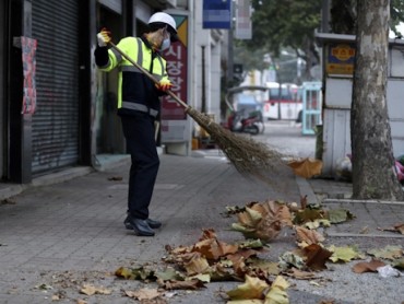 Once a Job Creator, Dead Leaves Now a Nuisance