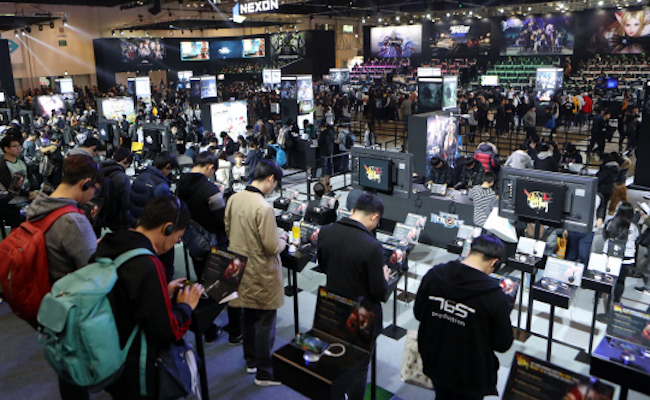 However, total revenues in the gaming industry are still projected to surpass 11 trillion won this year, thanks to the increased popularity of mobile games. (Image: Yonhap)