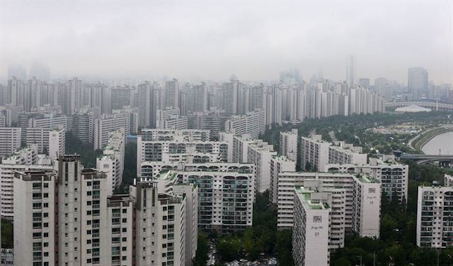 With an estimated half of the country's 50 million people living either in or around Seoul, a large portion of the population live in apartment buildings. (Image: Yonhap)