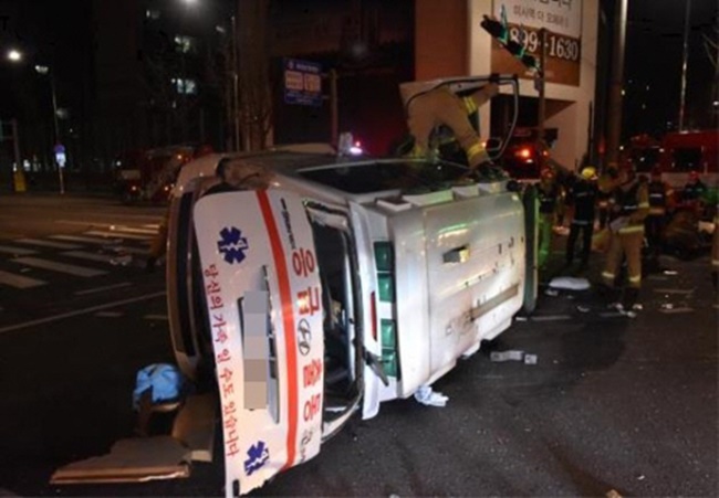 The story of an ambulance driver facing prosecution after a car accident last week caused uproar in South Korea. (Image: Songpa Fire Station)