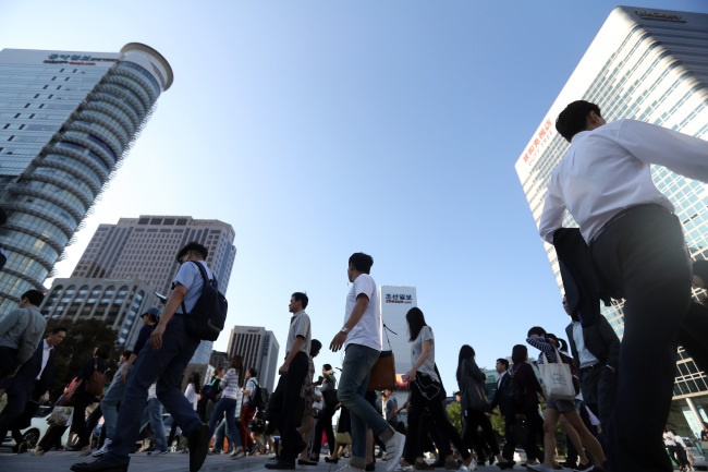 The average Korean worker had changed jobs 2.5 times, which was lower than in New Zealand and Hong Kong.. (Yonhap)