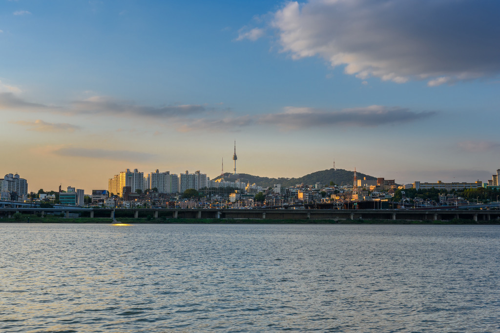 Government officials on Monday announced plans to spend nearly 235 billion won to set up total phosphorus treatment facilities at four sewage treatment centers in the city by next year. (Image: Kobiz Media)