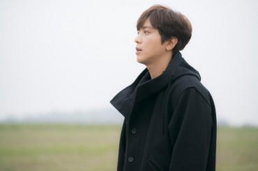 Singer Jung Yong-hwa to Join Military in March amid Controversy over Academic Favors