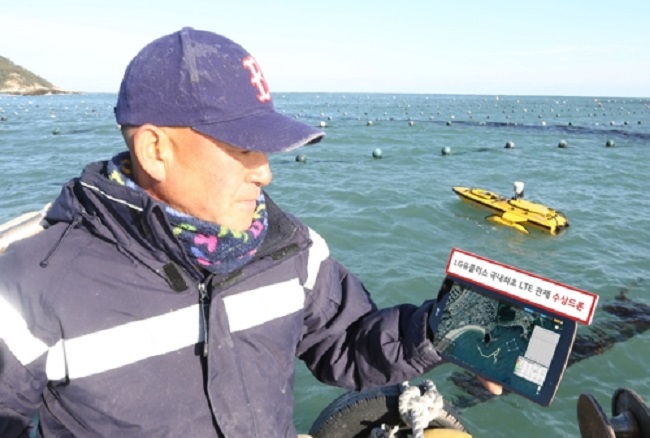 The drone can run for up to six hours in waters 2 meters deep or less while possessing the capacity for live video transmission, self-piloting, and remote control piloting, all via an in-house LTE cloud network developed by LG Uplus. (Image: LG Uplus)