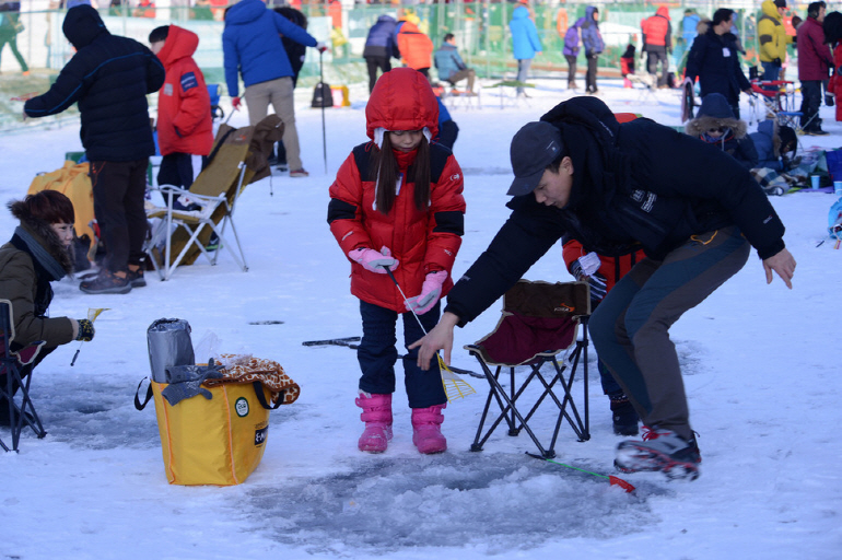Hwacheon Sancheoneo Ice Festival with Record-setting Popularity
