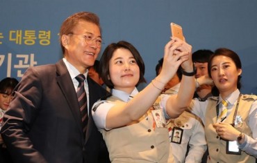 President Moon Calls for Efforts to Export Airport System
