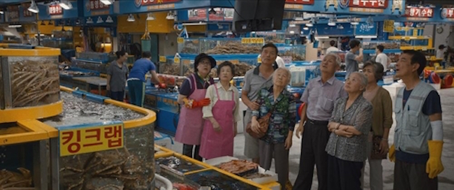 What may catch the eye of moviegoers this side of the world more than the struggles of a diminutive Hollywood superstar are the segments of the film showing Gangnam – a popular urban area – and Seoul's Garak Market, a fish and seafood market. (Image: Lotte Entertainment)