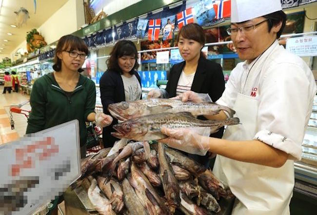 With consumption of seafood per capita reaching 60kg in 2016, the world's highest, and expected to continue growing, the MOF will look to introduce concrete measures to avoid ensure food safety. (Image: Yonhap)