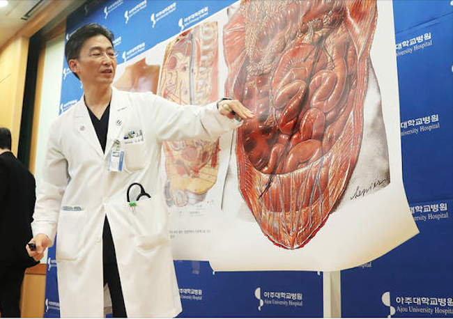 Song added that the reputation of general surgery as a career option improved after the highly publicized work of doctor Lee Kook-jong, who saved the life of a North Korean soldier who was at death's door when he defected on November 12. (Image: Yonhap)