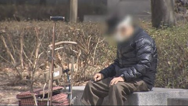 Many Elderly S. Koreans Do Not Move In with Children even after Spouse’s Death