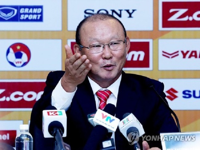 When South Korean soccer lifer and Vietnamese national team coach Park Hang-seo boldly pronounced his ambitions at a press conference in Hanoi on October 11, few could have predicted how prophetic his words would seem only a few months later. (Image: Yonhap)