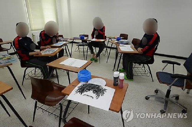 The therapeutic qualities of art may be scientifically verifiable thanks to a professor at Sahmyook University in Seoul, who has devised a way to use next generation technology to measure the efficacy of art as treatment. (Image: Yonhap)