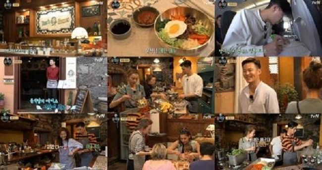 Star producer Na Young-seok's reality program "Youn's Kitchen 2" ranked No. 1 on the weekly TV ratings chart, data showed Tuesday. (Image: Yonhap)