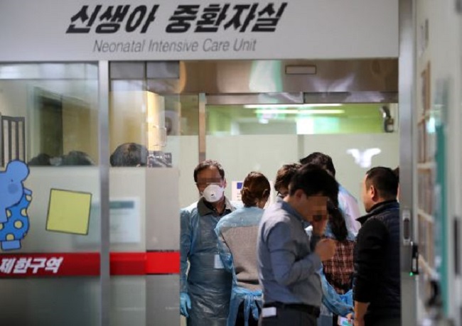 New details have emerged regarding the deaths of four premature infants at Ewha Womans University Medical Center's neonatal intensive care unit, which paints not only the medical staff involved but the Ministry of Food and Drug Safety, the National Forensic Service, and other health authorities in a damning light. (Image: Yonhap)