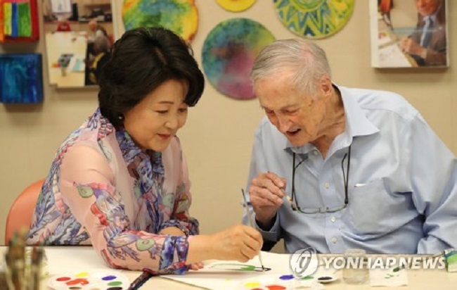 Professor Kim stated that he plans to expand the scope of the system to medical diagnosis, treatment for Alzheimer's, and more. (Image: Yonhap)