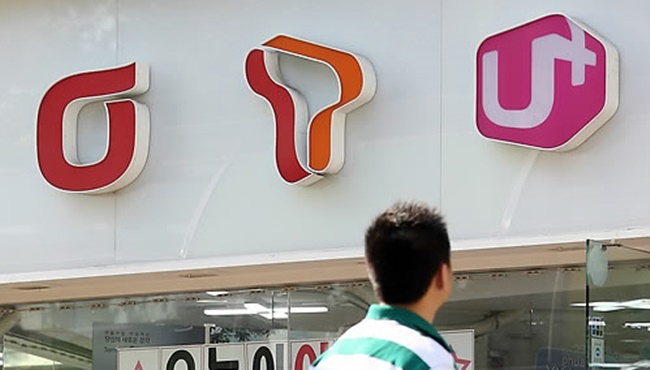 According to industry sources on Sunday, LG Uplus saw customers paying over 80,000 won per month grow from 3 percent of its user base to nearly 10 percent during the last quarter of 2017, resulting in a 9.2 percent increase in profits. (Image: Yonhap)