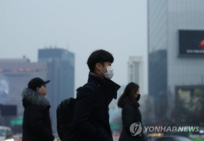 Increasing Number of South Koreans Consider Emigrating Over Fine Dust Issues